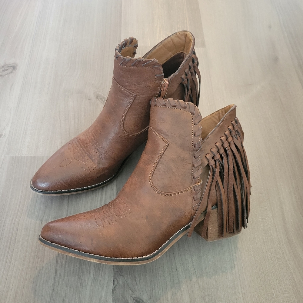 Cowgirl Booties in Brown with Tassles